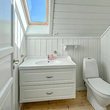 Feriehus Hyggeligt Hus Med 4 Soveværelser I Gjeving