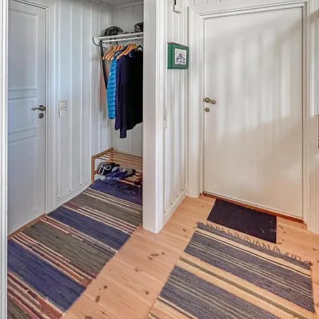 Prázdninový dům 4 Bedroom Cozy In