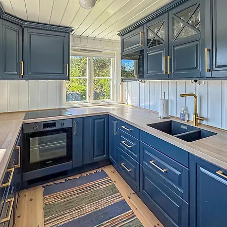 4 Bedroom Cozy In Prázdninový dům *