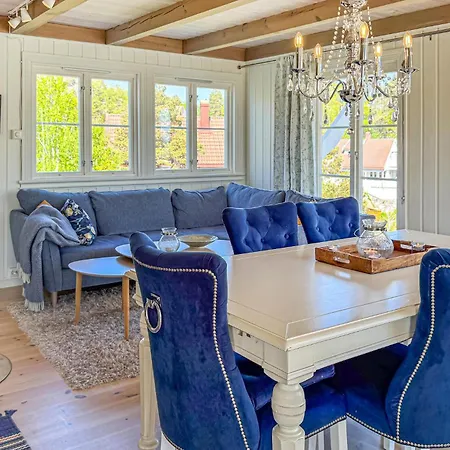 Prázdninový dům 4 Bedroom Cozy In