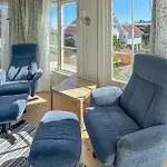 4 Bedroom Cozy In Holiday home Gjeving