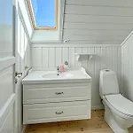 Holiday home 4 Bedroom Cozy In Gjeving