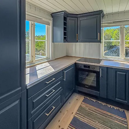 4 Bedroom Cozy In Holiday home