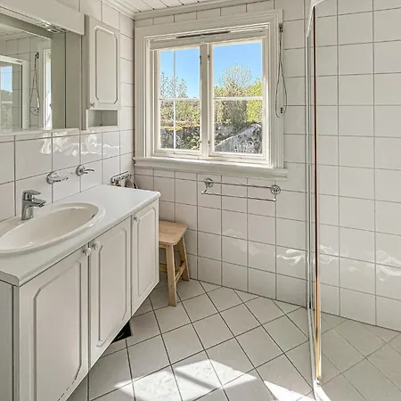 4 Bedroom Cozy In